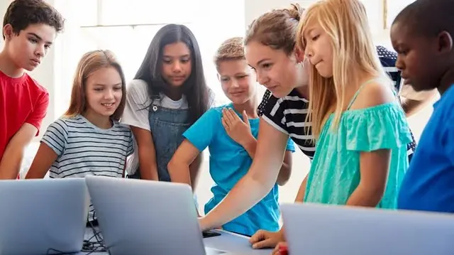 Transformación digital educativa en América Latina: avances, brechas y el desafío de convertir la tecnología en aprendizaje