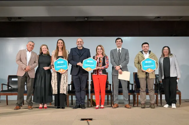 Movimiento STEM+ y el CENEVAL presentan oficialmente la microcredencial Habilidades STEM en la SEP