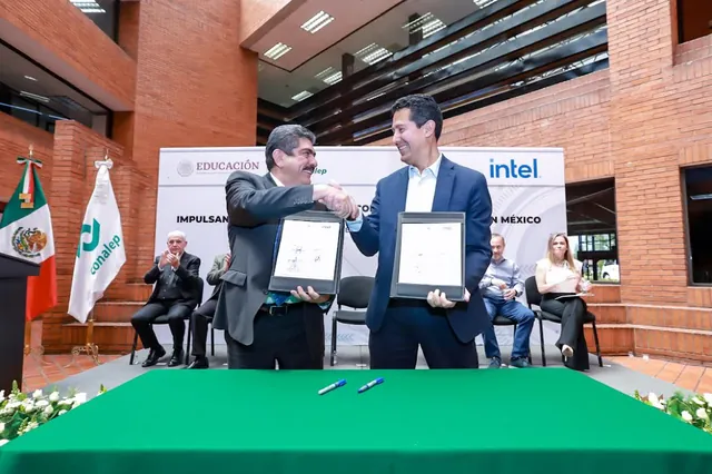 Intel dará al Conalep recursos sobre AI para capacitar a 25,000 estudiantes