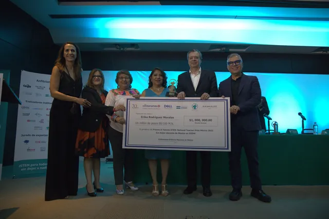 El Premio al Talento STEM reconoce a la mejor docente y estudiante de México en STEM