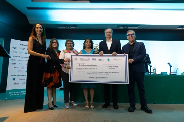 Citibanamex otorgó un millón de pesos al ganador del Premio al Talento STEM